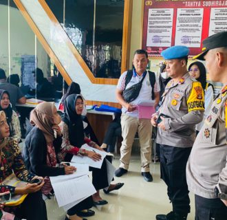 Kunjungi Ruang Pelayanan Publik, Wakapolres Way Kanan Minta Anggota Tunjukkan Kinerja Yang Baik