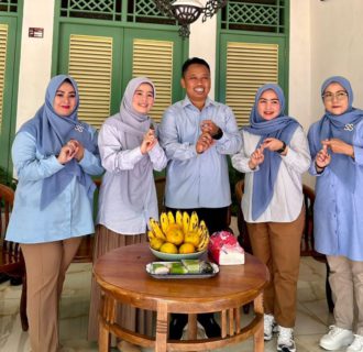 Para Istri Anggota Dewan Turun ke Masyarakat Dukung Pasangan Supian Suri – Chandra Rahmansyah di Pilkada Depok 2024