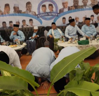 Tetesan Air Mata hingga Sujud di Depan Ratusan Ulama: Dukungan Ulama Menguatkan Langkah Supian Suri di Pilkada Depok 2024