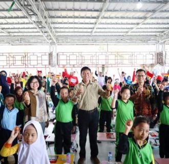 Wakil Bupati Ketapang Buka Kegiatan Gerakan Makan Telur dan Kreatif Mewarnai Bersama Moorlife Indonesia