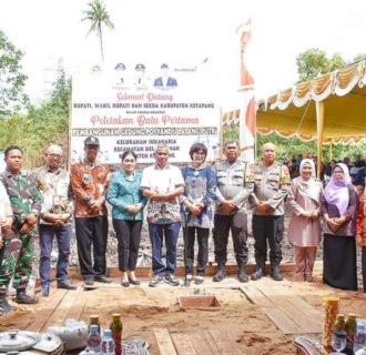 Hadiri Peletakan Batu Pertama Posyandu Lalang Putri, Bupati Ketapang Ajak Semua Pihak Perangi Stunting