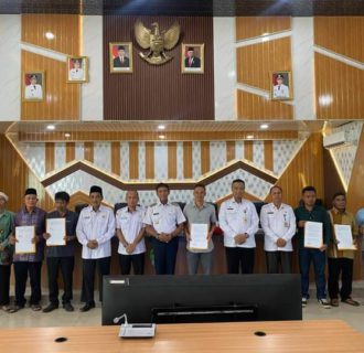 Wakil Bupati Ketapang Serah Dana Hibah Daerah ke 9 Rumah Ibadah 