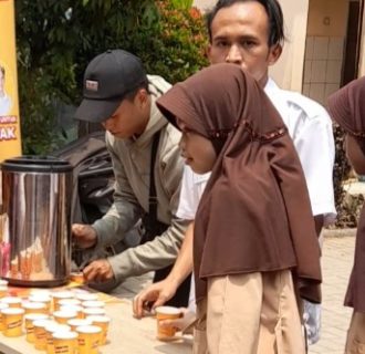 SD Negeri Rajeg 1 Dapat Bantuan Susu Gratis dari PT Mayora