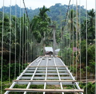 Sutan Riska Tinjau Progres Rehab Jembatan Gantung Lubuk Karak: Akses Warga Segera Pulih