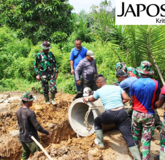 Gotong Royong Membangun Gorong Gorong, Satgas TMMD Lancarkan Saluran Drainase Di Tanjung Pinggir