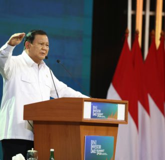 Menhan Prabowo Beri Pandangan di Acara BNI Investor Daily Summit 2024