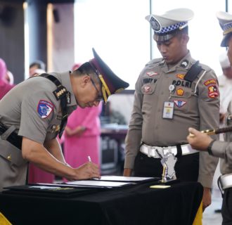 Kakorlantas Pimpin Sertijab Kabagrenmin dan Kabagops Korlantas Polri