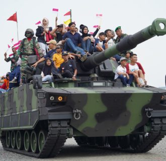 Silang Monas Bak Lautan Manusia, Antusias Saksikan Puncak HUT ke-79 TNI