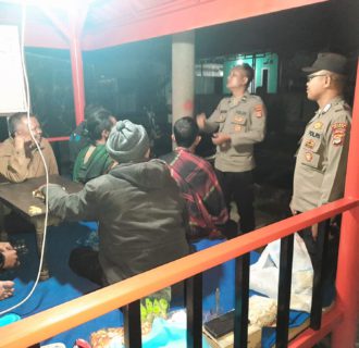 Sambangi Pos Kamling di Baradatu, Polisi Sampaikan pesan Kamtibmas Jelang Pilkada Serentak 2024