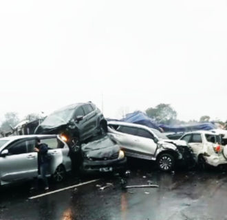 Tabrakan Beruntun di Tol Purbaleunyi.  Tewas 1 Orang, 8 Luka -Luka