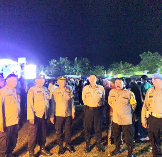 Polres Dharmasraya Kawal Ketat Kampanye Paslon Gubernur Mahyeldi-Vasco dan Paslon Bupati Annisa-Leli di Lapangan Koto Agung