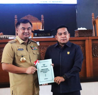 APBD Dharmasraya 2025 Naik, Bupati Sutan Riska Paparkan Rencana Anggaran di Rapat Paripurna