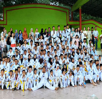 Atlet Putra Putri ZTC Taman Siswa Binjai Latihan Fisik Pergantian Sabuk