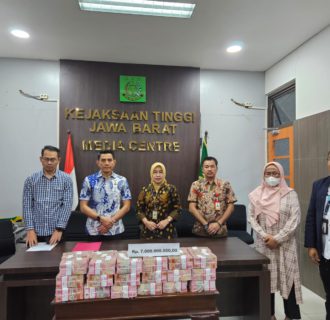 Kejati Jabar Telah Menerima Pengembalian Keuangan Negara Perkara Bantuan PIP Umika Kabupaten Bekasi