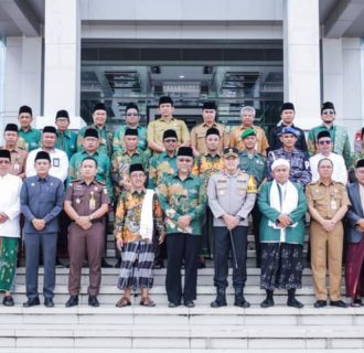 Staff Alhi Bupati Bidang Ekbang Pimpin Apel Akbar Hari Santri Nasional Tahun 2024