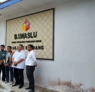 Ketua Umum Pemuda Karya Nasional Mikail TP Purba SH Hadir di Bawaslu Berikan Klirifikasi  