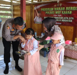 Dukung Program Kerja Asta Cita Presiden RI, Polres Way Kanan Gelar Makan Bergizi Untuk Anak TK 