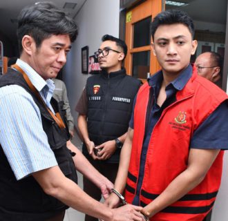 Kejati Jabar Menahan Dua Tersangka Perkara Kebun Binatang Bandung