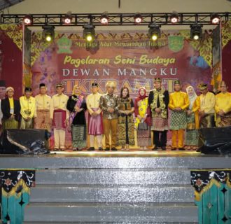 Tutup Pagelaran Seni Budaya IKKRAMAT, Bupati: Budaya Bisa Jadi Pemersatu Keberagaman Masyarakat Kabupaten Ketapang