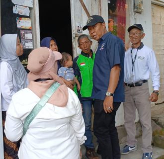 Paslon Erman Safar-Heldo Aura Dinanti Warga Saat Silaturrahmi Blusukan 
