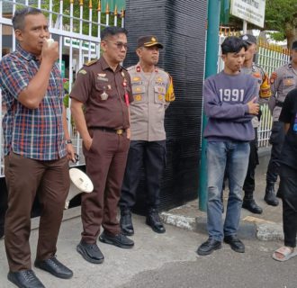 Aliansi Bukittinggi Mengugat Desak Kejaksaan Tuntaskan Pelaku Dana Penggelolaan Pasar Atas 