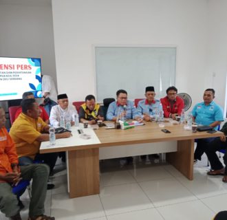 Ketua Tim Kemenangan Adil Deklarasikan Hasil Sementara Hitungan Cepat Ungguli Paslon Lain Dengan Angka 51,07%