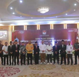 Hadiri Rapat Pleno Penetapan Bupati Dan Wakil Bupati Terpilih, PJ Sekda : Sekarang Kita Satu Langkah Kembali Untuk Kemajuan Kabupaten Ketapang