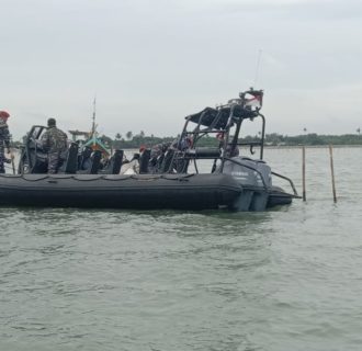 TNI AL Mulai Cabut Pagar Laut Sepanjang 30 Km