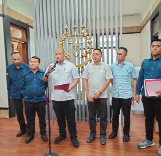 Kejari Bandung Menahan Dua Orang Tersangka Perkara PIP STIE BAGASASI