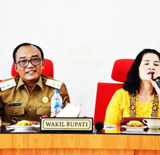Pertama Masuk Kerja, Wabup Ariston Tua Sidauruk Jalin Silaturahmi dengan Pejabat Pemkab Samosir