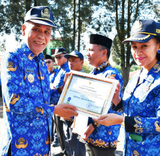 Wakil Bupati Samosir Masa Akhir Jabatan Memimpin Apel Hari Kesadaran Nasional