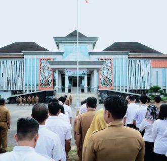 Pimpin Apel Pagi,PJ Sekda Berharap Nilai -Nilai ASN Berakhlak Ditanamkan Pada Diri ASN Dalam Melayani Masyarakat