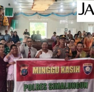 AKP Esron Siahaan Bagikan Sembako dan Himbau Keamanan Dalam Giat Minggu Kasih