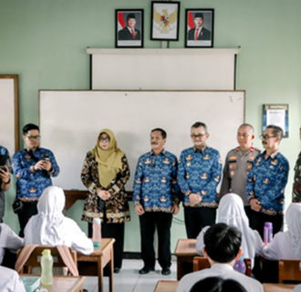 Pj. Bupati Ciamis Tinjau Langsung Pelaksanaan Program Makan Bergizi Gratis di Sekolah-Sekolah