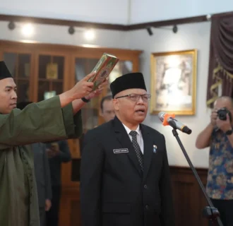 Wali Kota Sukabumi Lantik Andang Tjahjandi sebagai Penjabat Sekretaris Daerah Kota Sukabumi
