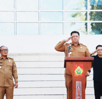 Perdana Bupati dan Wabup Pimpin Apel Gabungan,  Vandiko:  Tingkatkan Kreatifitas dan Gali Potensi Untuk Kesejahteraan Masyarakat