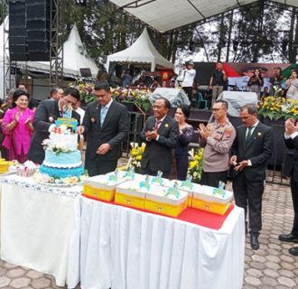 Bobby Serahkan Aset Rumah Dinas Bupati Samosir