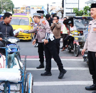 Kapolres Binjai dan Jajaran Berbagi Takjil , Wujud Kepedulian di Bulan Ramadhan