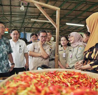 Pastikan Stok Pangan Aman Pramono Kunjungi Pasar Induk Kramat Jati