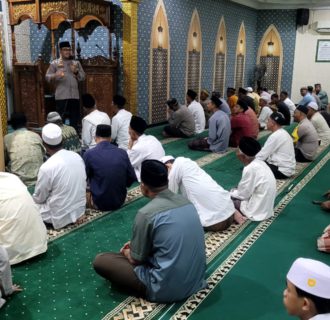 AKP Dede Hasanudin Beri Kultum di Masjid Baiturrohim, Ingatkan Pentingnya Keimanan dan Keamanan