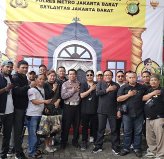 Aksi Sosial PWI Jakarta Barat, Berbagi Takjil dan Eratkan Kebersamaan