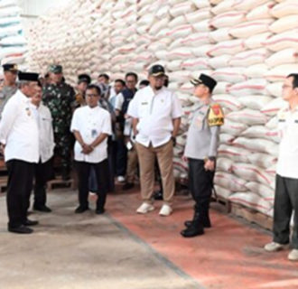 Pantau Harga Kebutuhan Bahan Pokok  Wali Kota Banjar Melakukan Sidak ke Pasar Banjar