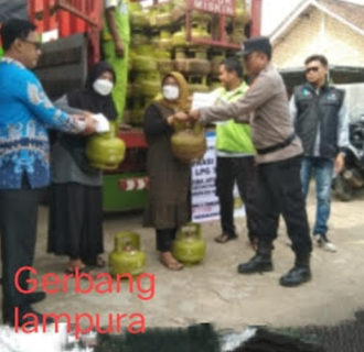 Pemkab Way Kanan dan Dinas Indag Gelar Operasi Pasar Gas 3 Kg di Kecamatan Banjit