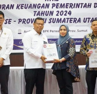 Bupati dr Hj Maya Hasmita SpOG M KM Terima Hasil Pemeriksaan BPK RI Perwakilan Sumut