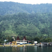 Pulau Samosir di Ambang Krisis Ekologis: Antara Degradasi Lingkungan, Pembiaran Pemerintah, dan Harapan yang Terluka