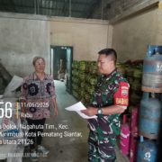 Serda R Sianturi Koramil 03/ Siantar Selatan Cek langsung UD Tani Mandiri Terkait Pupuk Subsidi