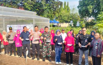 Wujudkan Ketahanan Pangan, Warga Pegangsaan Dua Gelar Tanam Serentak Jagung dan Melon