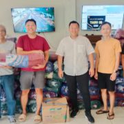 Warga Gresinda Berikan Bantuan untuk Korban Kebakaran di Kapuk Muara
