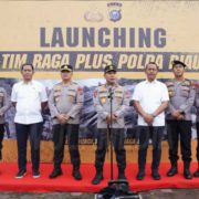 Kapolda Riau Serahkan Penghargaan kepada Personel Berprestasi dan Luncurkan Tim Raga Plus 2025