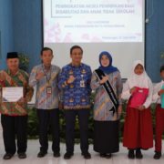 Pemkot Pekalongan Beri Bantuan Jaskin Untuk 13 PKBM di Kota Pekalongan